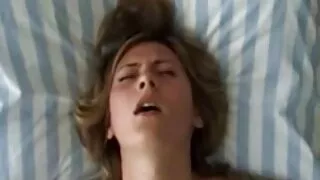 Posh cagna video porno vecchi con giovani nuda lava la macchina e mostra succosa luoghi