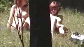 Durante il sesso, una bionda succosa video pornovecchi si sedette sul viso di una bruna