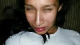 Le amiche giocose troie con vecchi fanno sesso lesbico