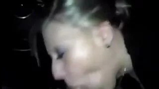 Kinky slut con peloso pube succhia i video porno vecchi giovani neri