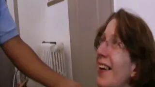 La moglie troia tradisce accanto al marito addormentato e si arrende video porno ragazze con vecchi ad un amico