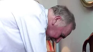 Piacevole Formosa video porno vecchi con giovani ha fatto sesso e sperma da lui