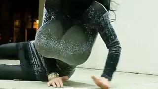 Due femmine divertirsi su video sesso con vecchi un tronco maschile