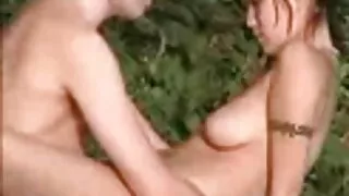 Infilò la ragazza in mutandine e intensamente vecchi e troie scopata