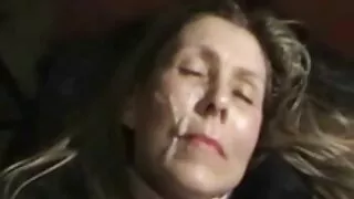 Le amiche hanno usato video nonne scopate un vibratore per aiutare a accarezzare le fighe