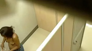 Accoppiamento video porno giovani con vecchi di depravato ninfomani sul divano nero