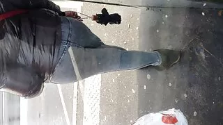 La cagna ha aiutato con successo la sua amica con l'autocompiacimento video porno vecchi con giovani ragazze