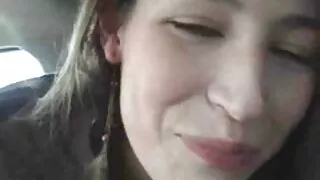 In una camera da letto luminosa su un video ragazze con vecchi letto bianco babes ottenere scopata