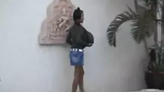 La bestia dai capelli neri ha leccato la video hard con vecchi figa