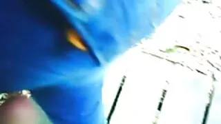 Due ragazze che si imbattono in un video porno di vecchi giovane e si divertono