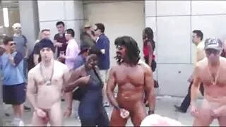 Tre donne lussuriose si masturbano appassionatamente video porno vecchi con giovani il cazzo di un uomo