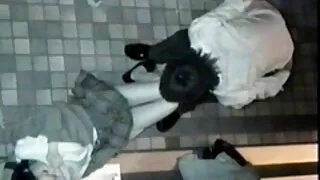 La ragazza legata video porno giovani con vecchi al palo emette Gemiti erotici