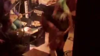 A pelo lungo video porno vecchi giovani pulcino rilassato con un vigoroso Beau
